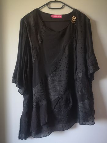 Tunique noire. C.B 2008. Taille 4. Neuve sans étiquette. 