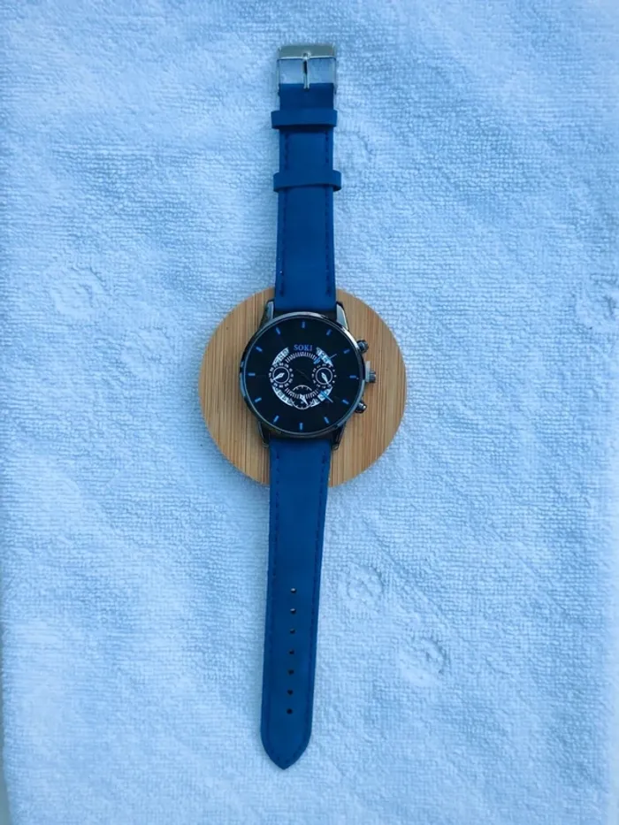 Montre intégrale bleue, fond noir, léger - photo numéro 3