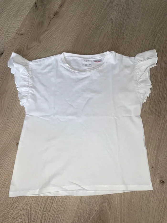 Tee shirt zara manches à volants