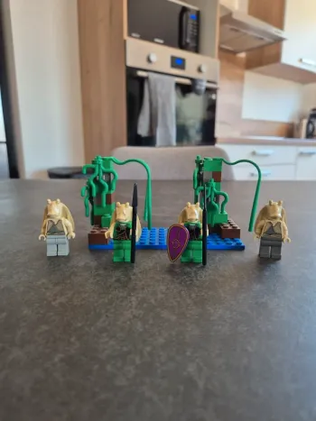 Figurines lego 4 gungans + décor issu du set 7115 et 7121 star wars