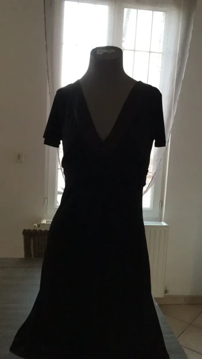 Robe noire col et noeud satin - photo numéro 2