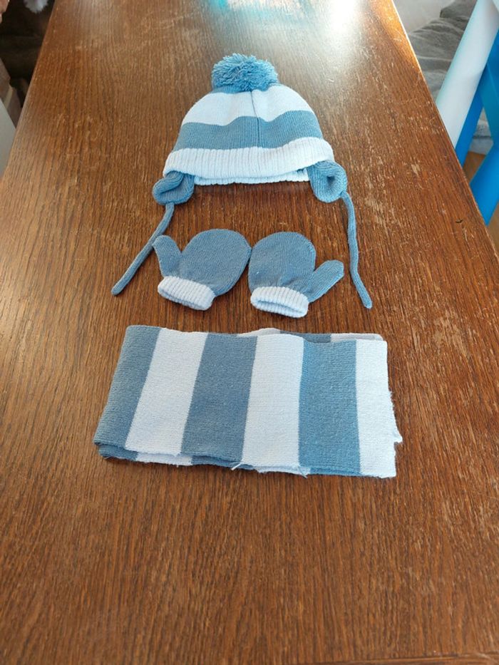 Ensemble bonnet écharpe et mouffles - photo numéro 2