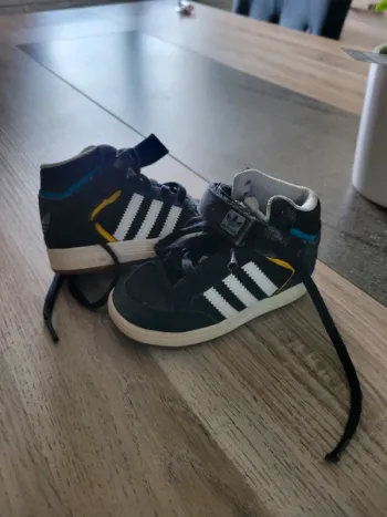 Baskets adidas 23