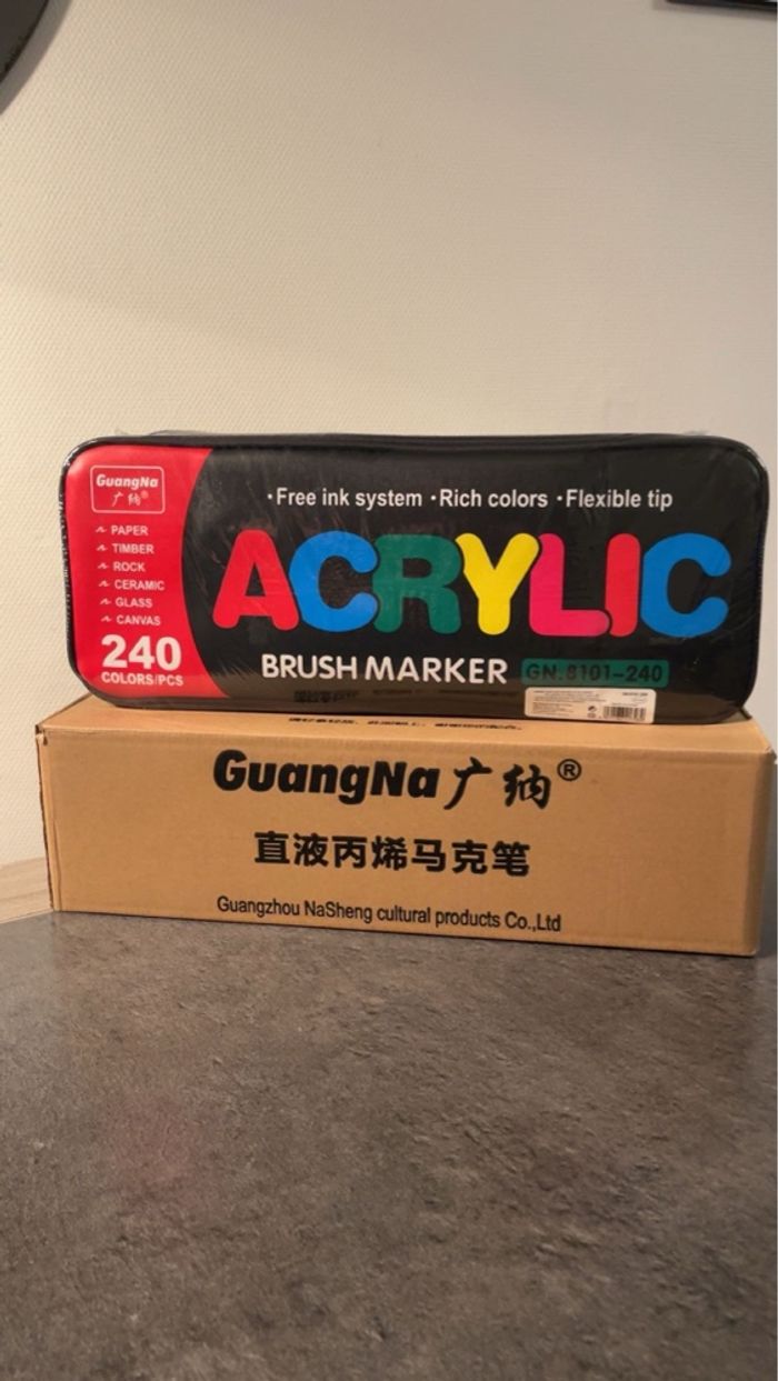 Feutres acrylique GuangNa 240 avec pochette