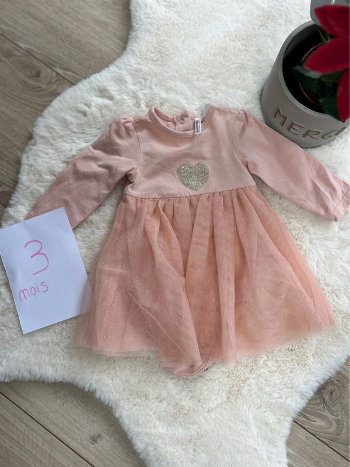 Jolie robe rose à paillettes ~ 3 mois