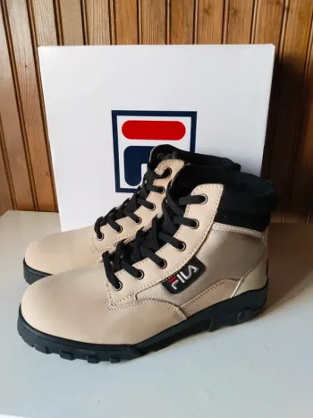 Superbe paire de chaussures de randonnée de marque Fila femme pointure 41