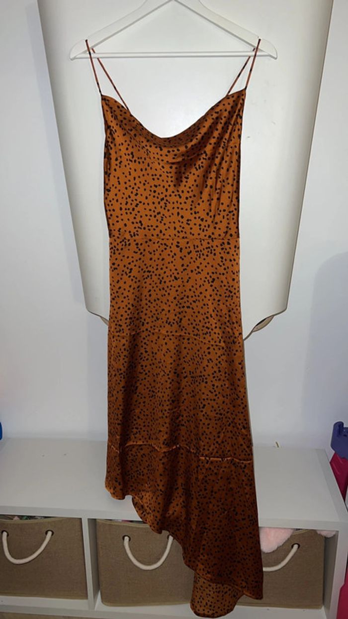 Robe asymétrique satinée