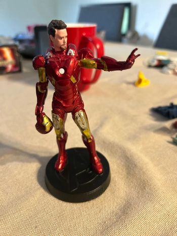 Figurine iron man