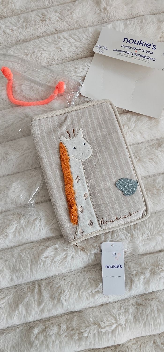 Protege carnet de santé Tiga Noukie's Neuf - photo numéro 3