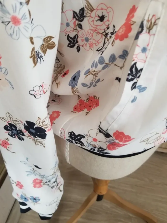 Veste légère fleuri. - photo numéro 2