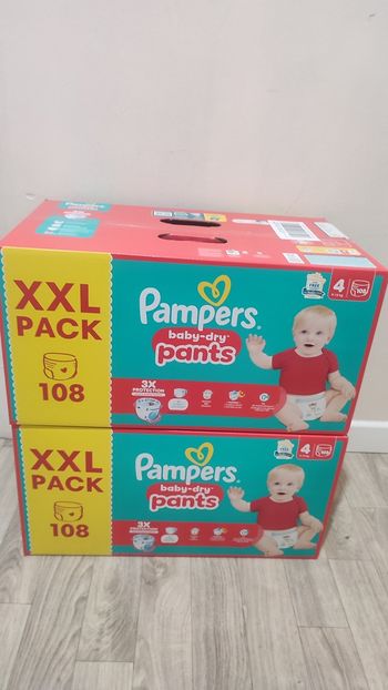 Couche Pampers culotte taille 4