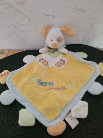 Doudou plat chien BABY NAT' Super doudou jaune bleu grelot
