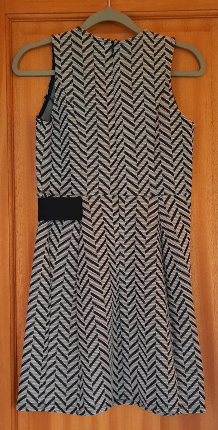 Robe noire et blanche S - photo numéro 3