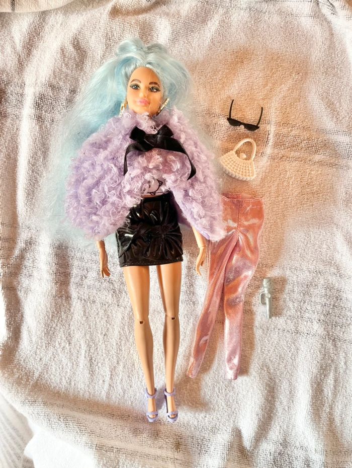 Poupée barbie extra