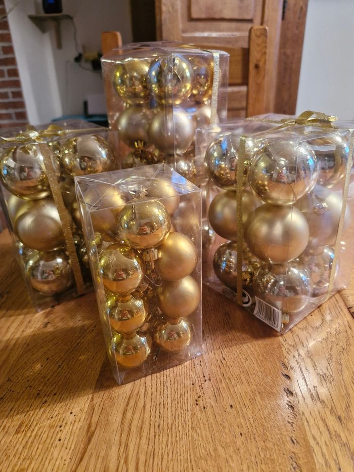 Boules de Noël dorées