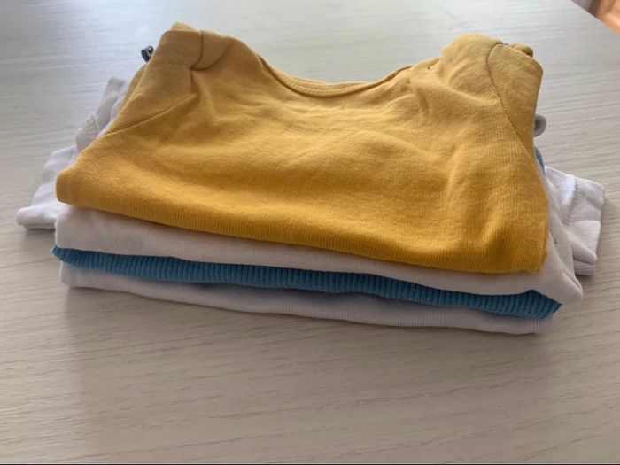 Lot de 4 bodys en 3 mois