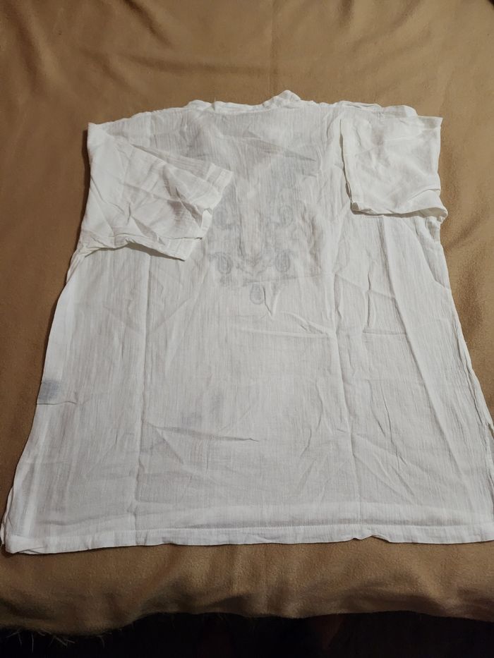 Tee-shirt blanc et gris - photo numéro 3
