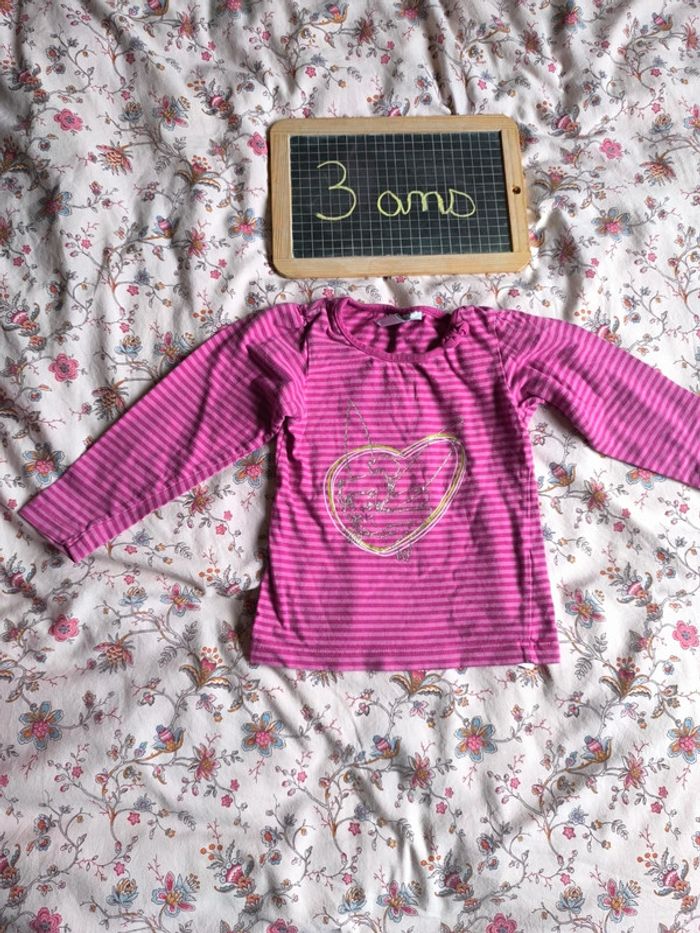 T-shirt manches longues Disney taille 3 ans en très bon état