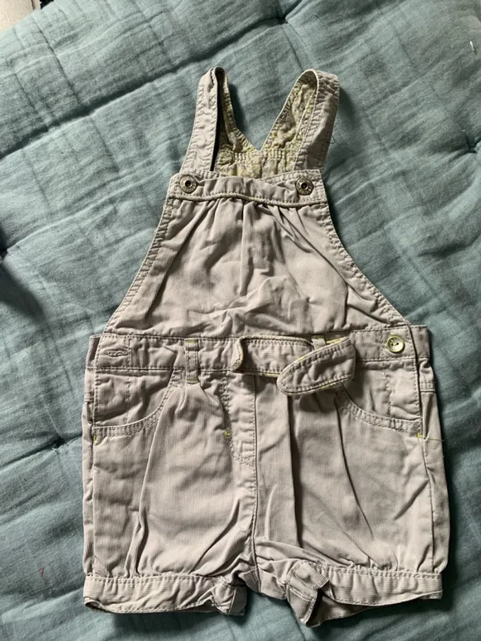 Salopette short avec blouse manches courtes - photo numéro 2