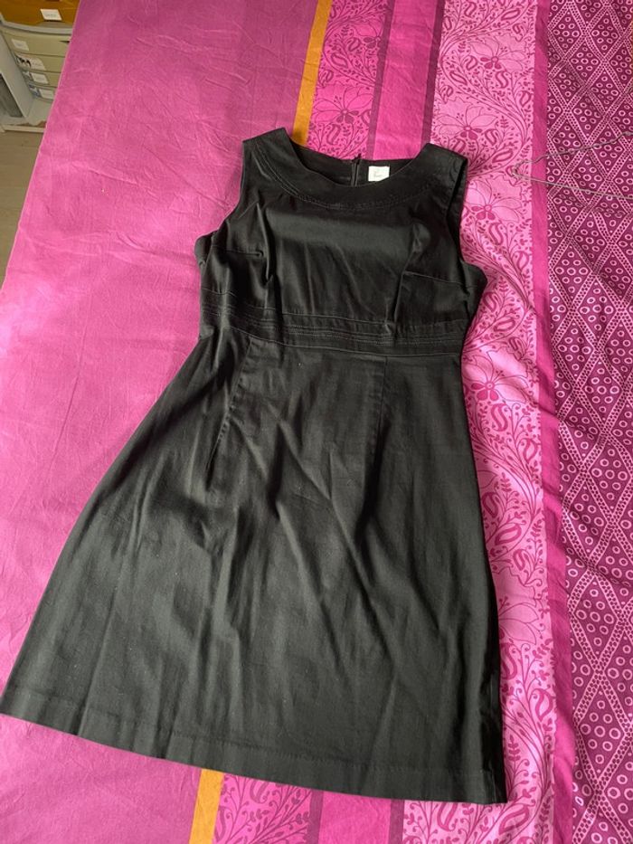 Robe noire classique joli col - photo numéro 2
