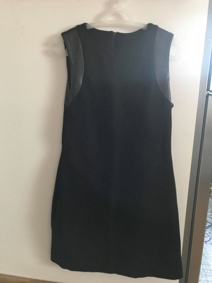 Robe noire cloutée Mango