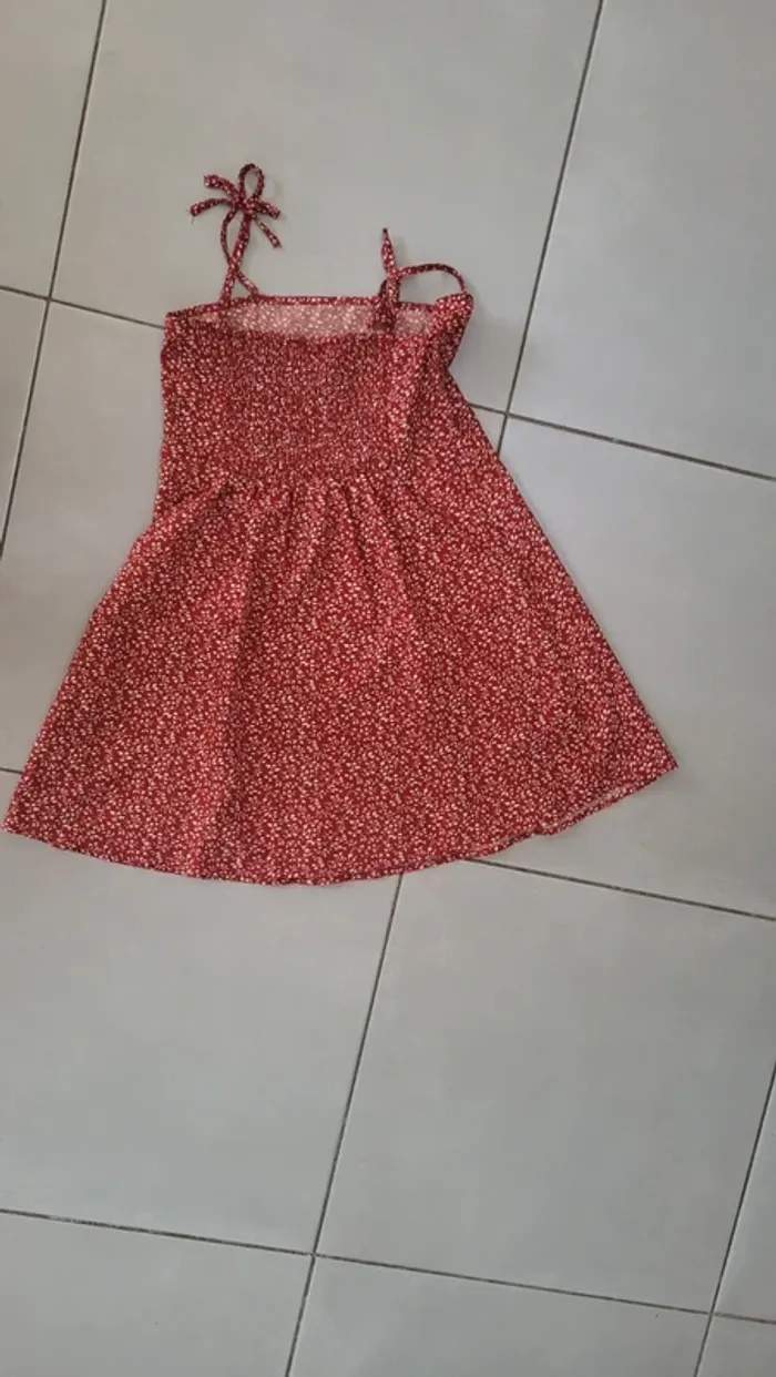 Robe fleurie rouge - photo numéro 5