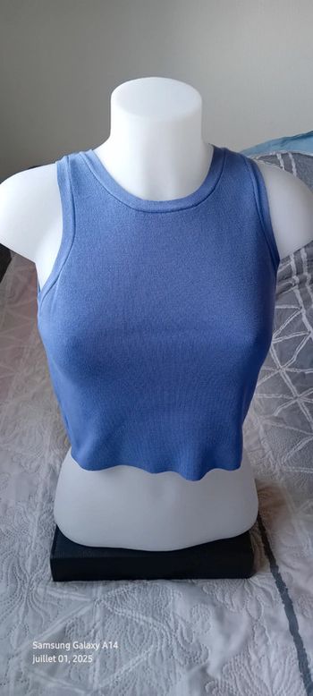 Haut court epaules dénudées col rond bleu lavande femme M zara