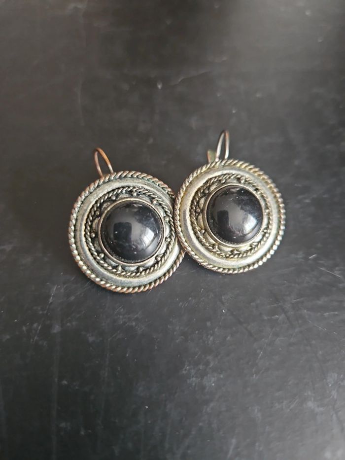 Bouches d'oreilles noires