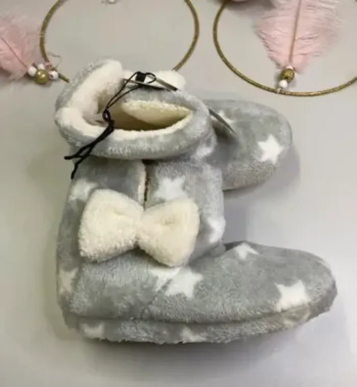 Chaussons fourrés fille (neuf) - Taille 31/32