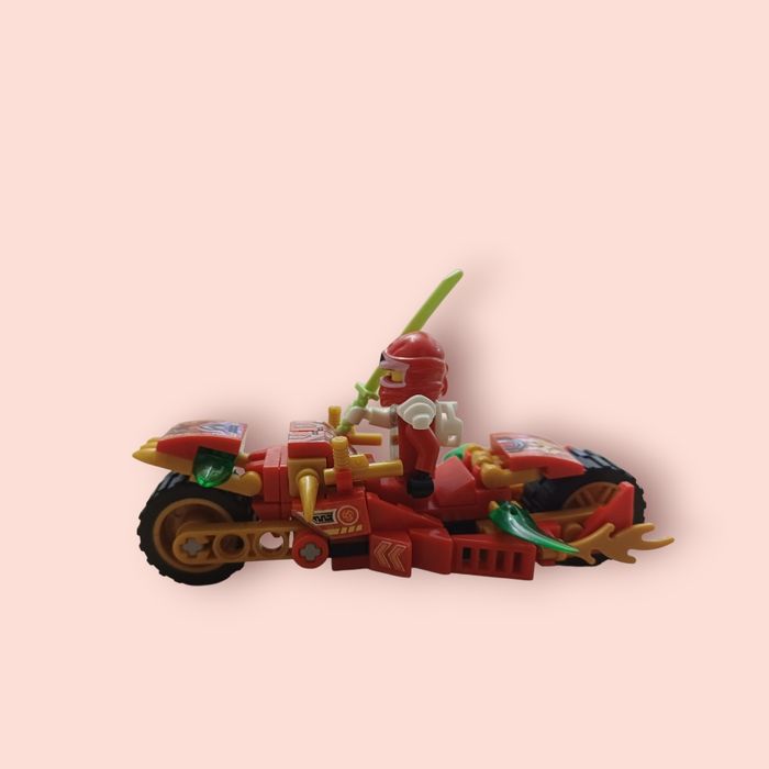 Figurines Custom Ensemble de 4 Figurines LEGO Ninjago et leurs Motos(Kai,Cole,Lloyd,Zane) - photo numéro 8