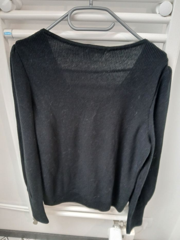Pull femme  encolure en V,  boutons sur les épaules - photo numéro 5