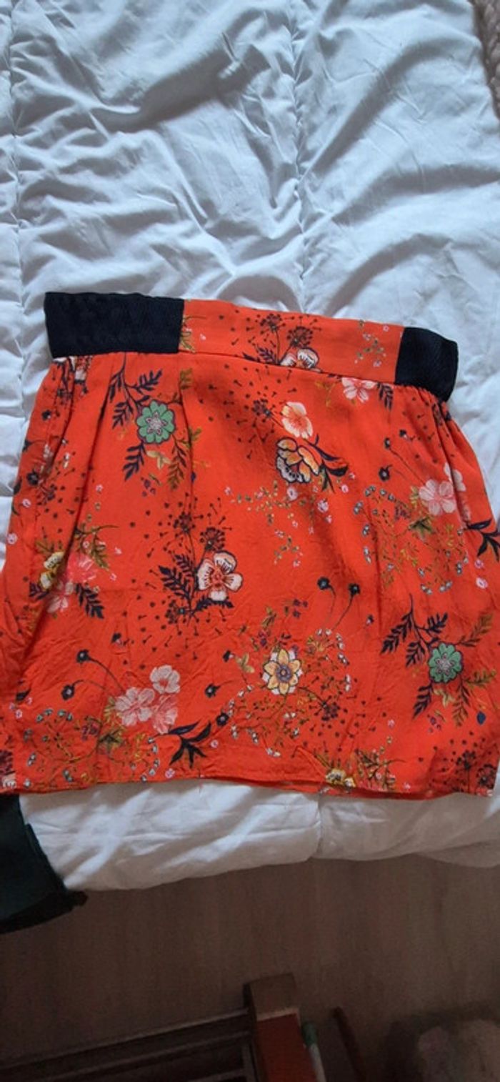 Jupe courte a fleurs Naf Naf