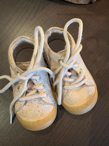 Chaussures lacets roses