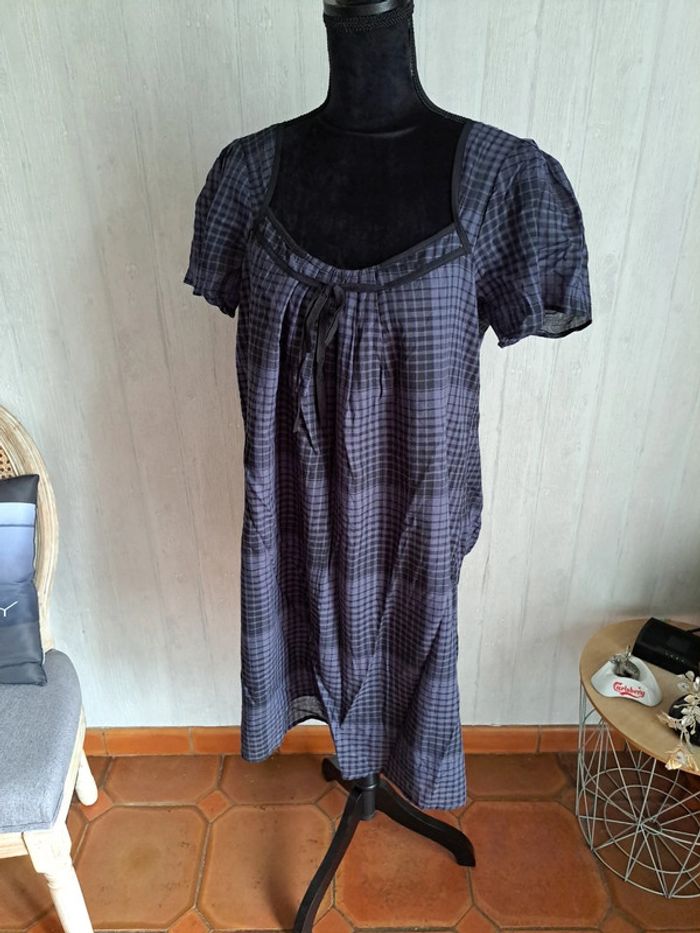 Robe violette et noire