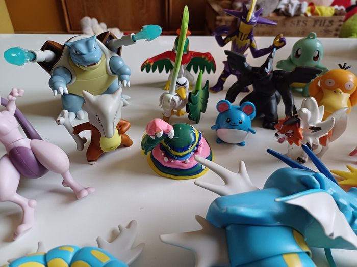 Lot de 17 grandes figurines Pokémon - photo numéro 3