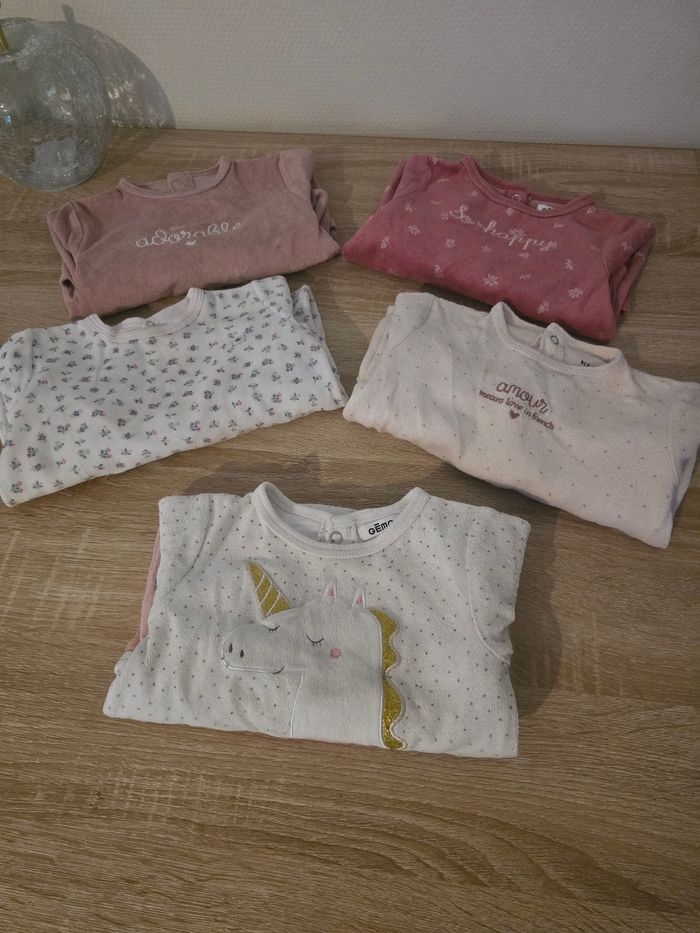 Lots 5 pyjamas taille 9 mois