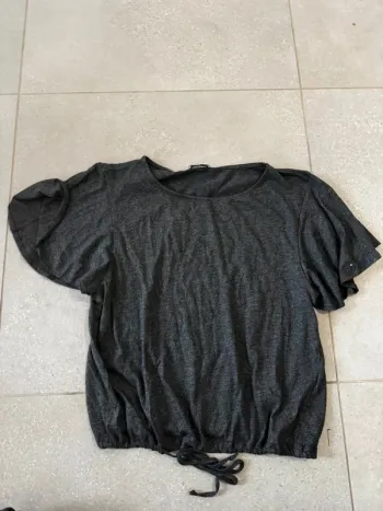 Haut gris cache cache taille XL, très bon état