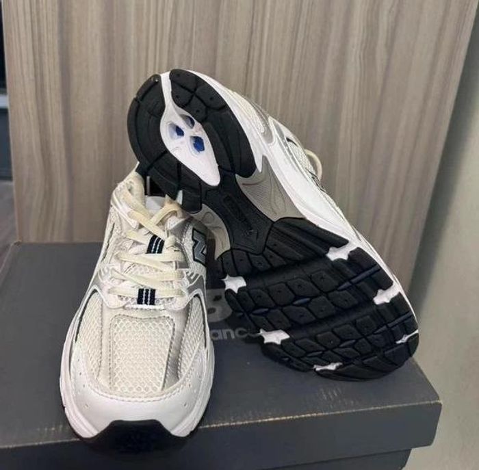 New Balance 530 Blanc 37.5 - photo numéro 2