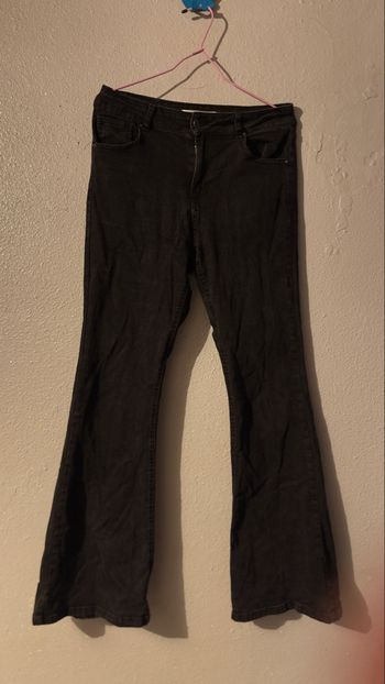 Jean Flare Noir – Coupe Évasée Vintage Style