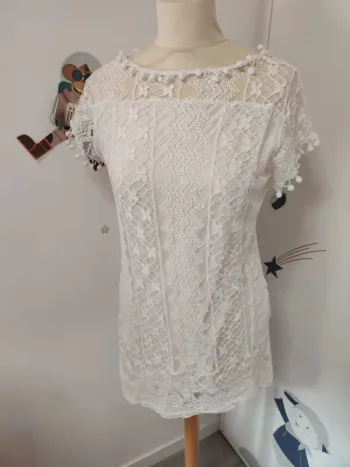 T-shirt blanc dentelle taille 40