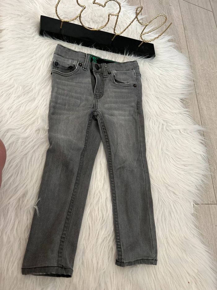 Très beau jeans Lévis 510 gris 🥰 taille 3 ans