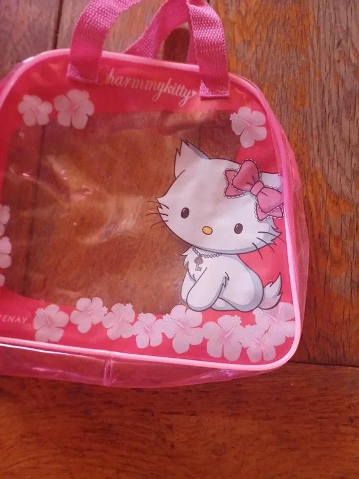 Trousse de toilette ou autres hello kitty - photo numéro 2