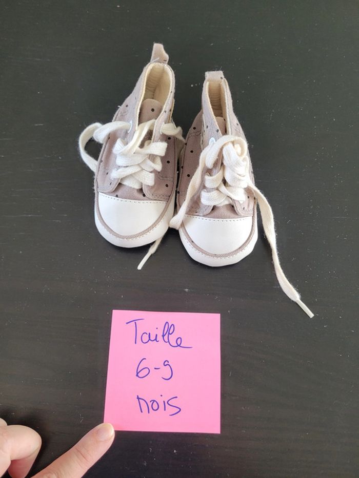 Petites baskets Taille 6-9 mois