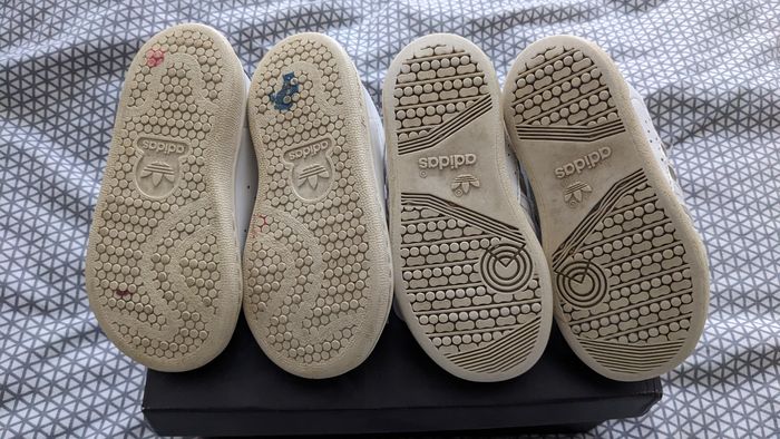 Lot 2 paires baskets Adidas T22 Bon état - photo numéro 2