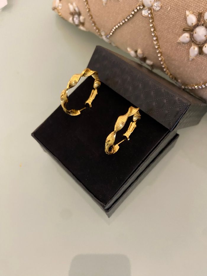 Boucles d’oreilles créoles torsadées – plaqué or – argent 925 - photo numéro 4