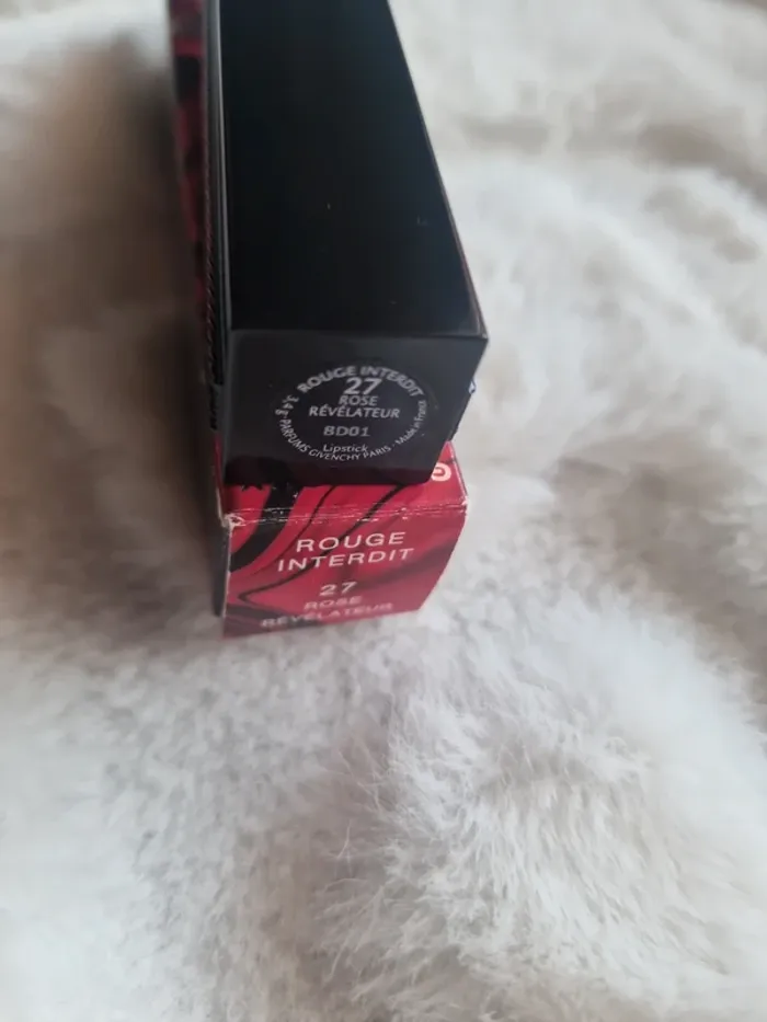 Rouge à lèvres marbré Rouge Interdit de Givenchy - photo numéro 11