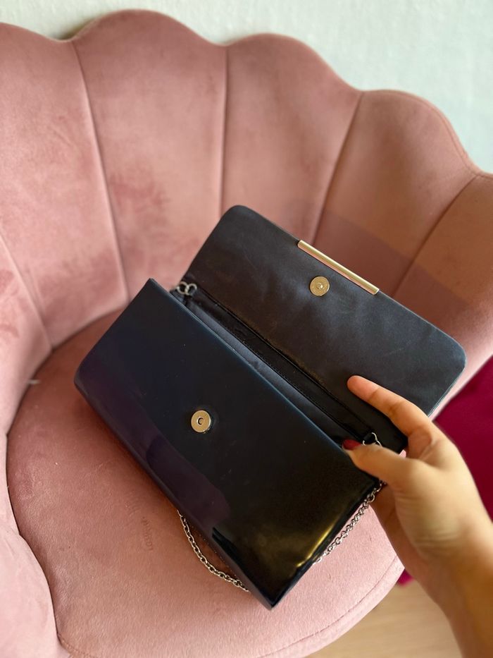 ✨ Pochette élégante MENBUR bleu nuit + chaîne argentée ✨💙 - photo numéro 4