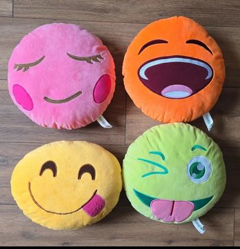 Coussins emoji emoticone neufs