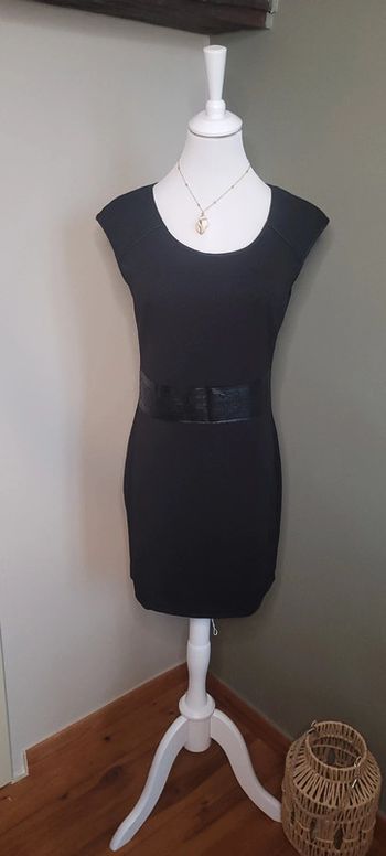 Jolie robe noir Only Star Taille M