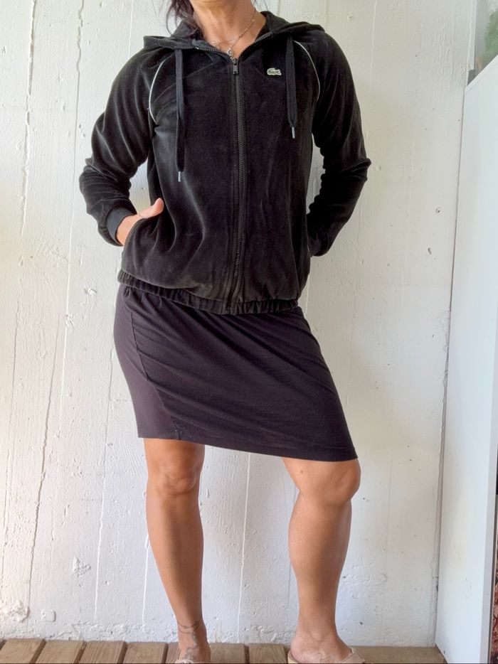 Veste à capuche Lacoste Sport vintage de couleur noire. Taille 40 (équivalent à une taille 38 européenne). - photo numéro 3